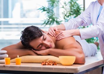 ماساژ بیماران تنفسی: تکنیک‌ها و فواید 